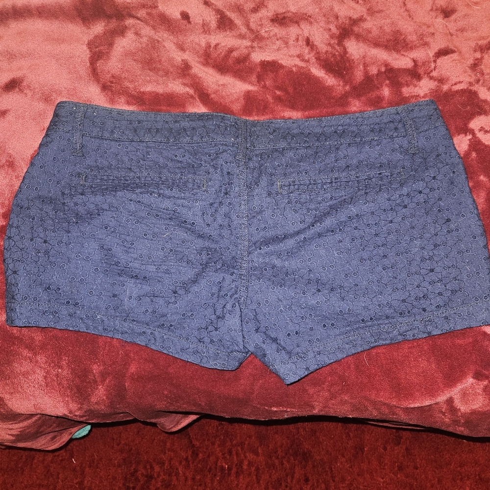 Textured shorts - Picture 2 of 2